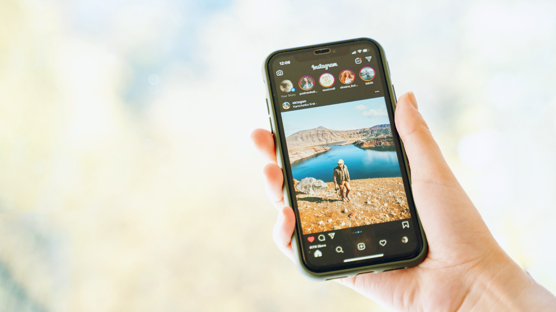 How Dark Mode is Changing User Interface Design: Trends and Impacts on Usability