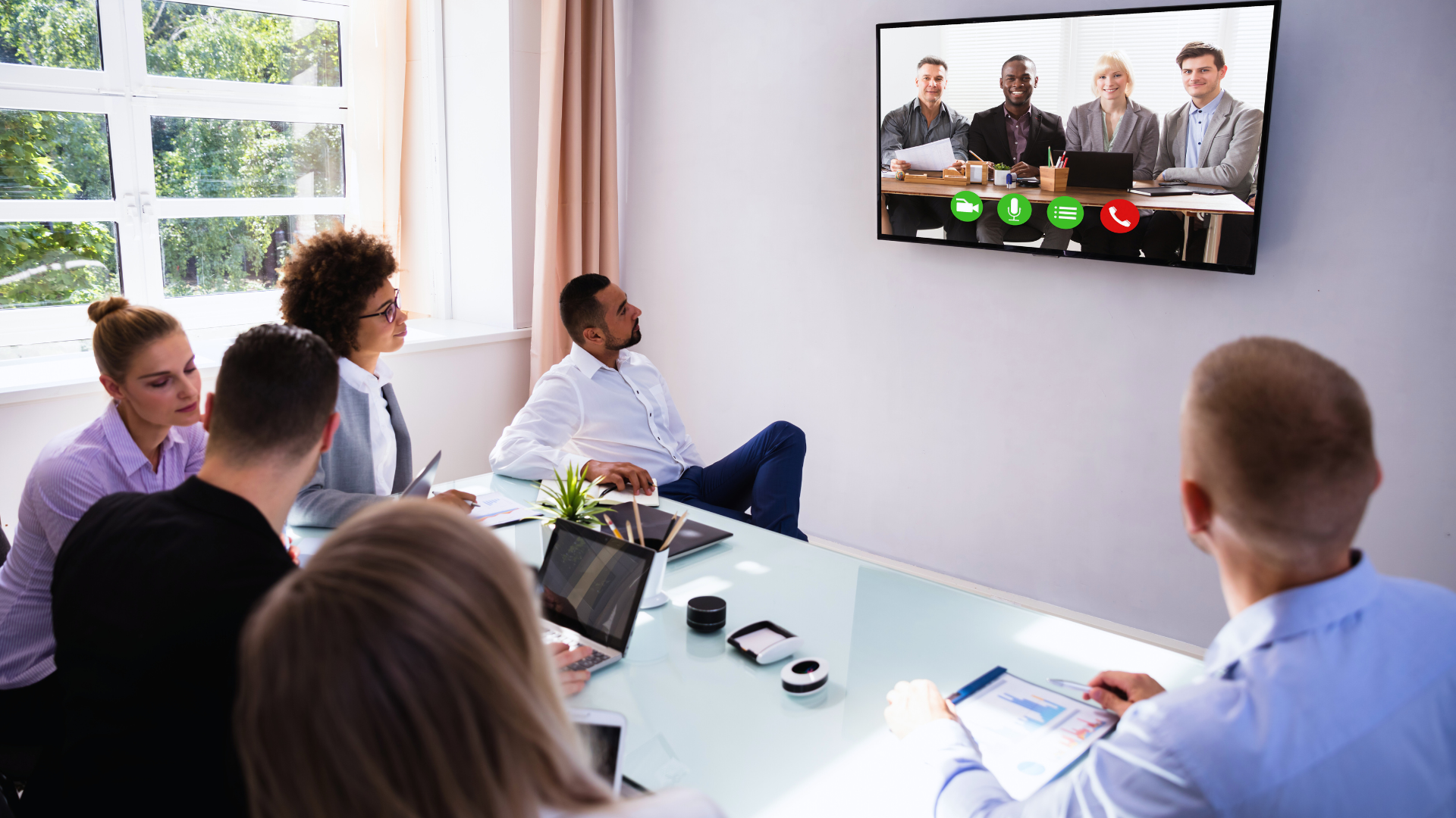 The Evolution of Video Conferencing Tools: From Early Innovations to Modern Solutions